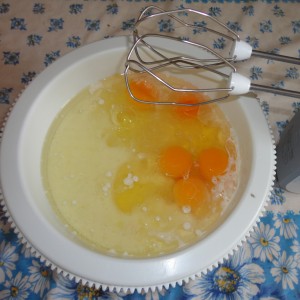 vsetky suroviny na cesto dame do misky avymiesame