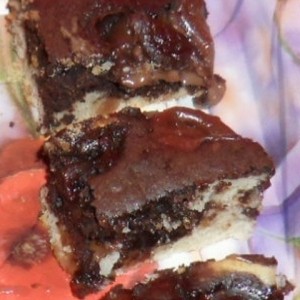 Na cesto poukladáme lyžičkou džem, lyžicou uvarený puding.
Pečieme asi 40minút.
 