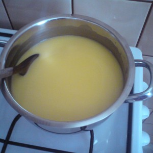 Želé: 900ml vody, jeden TANG pomarančový, 2 Zlaté klasy, 120g cukru - uvaríme ako puding.