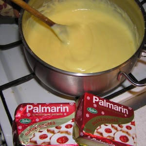 Príprava krému:  do hrnca dáme mlieko, Zlaté klasy, cukor a za stáleho miešania privedieme k varu. Vznikne nám veľmi hustý puding. Ešte do horúceho pudingu vmiešame jeden celý Palmarin.